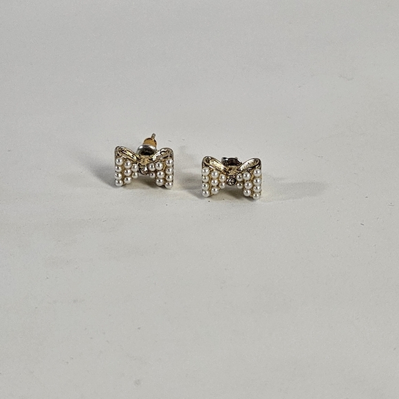 Betsey Johnson Gold and White Earrings Floral Design - Picture 1 of 3